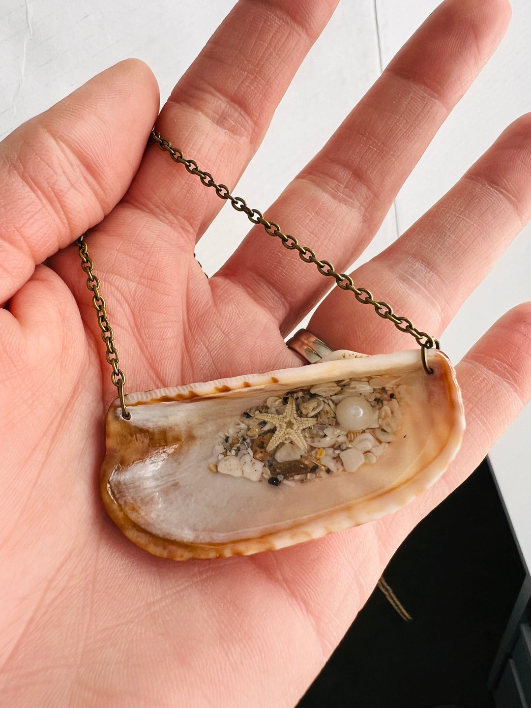 Seashell Pendant Necklace – Handcrafted Beach-Inspired Jewelry